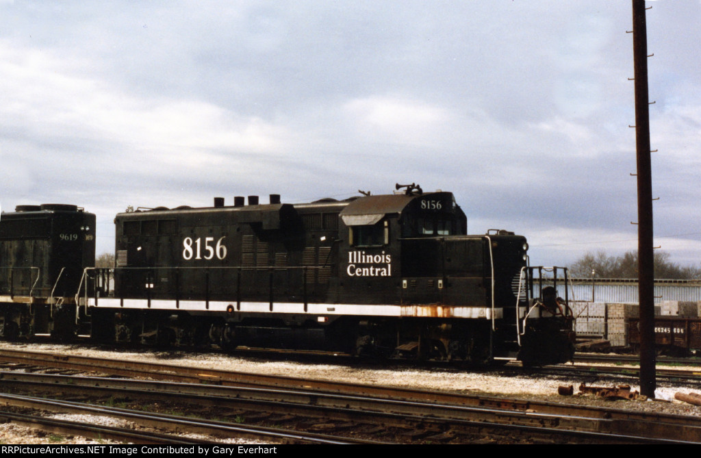 IC GP 10 #8156 - Illinois Central